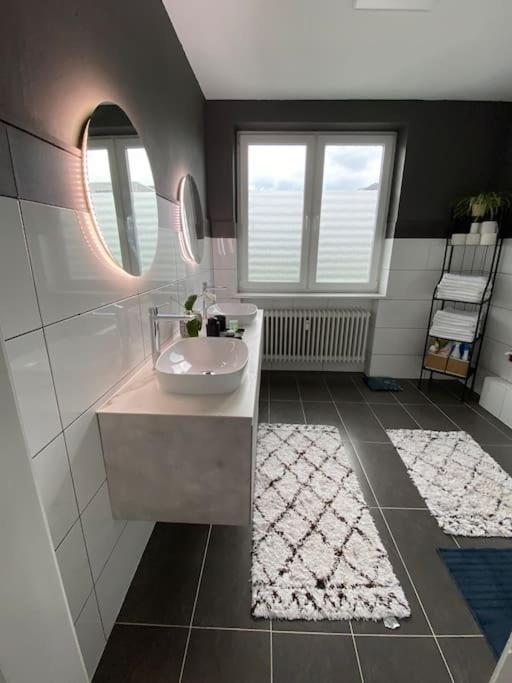 Apartment City Sued- 5 Zimmer_15 Personen _ Komplett_Eingerichtet Hambourg Extérieur photo