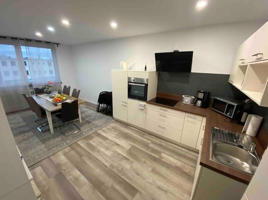 Apartment City Sued- 5 Zimmer_15 Personen _ Komplett_Eingerichtet Hambourg Extérieur photo