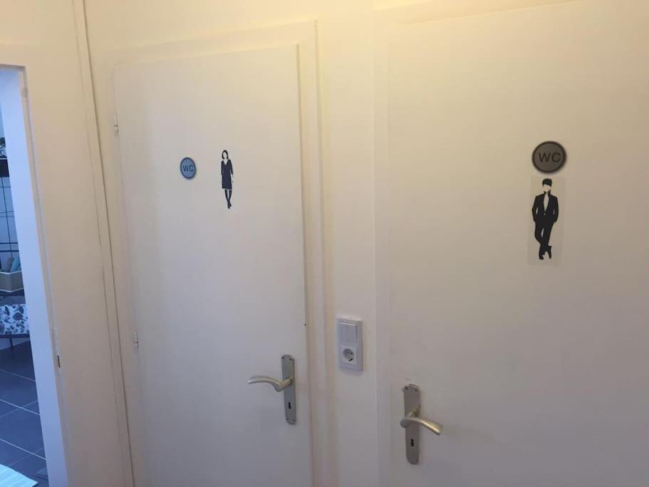 Apartment City Sued- 5 Zimmer_15 Personen _ Komplett_Eingerichtet Hambourg Extérieur photo