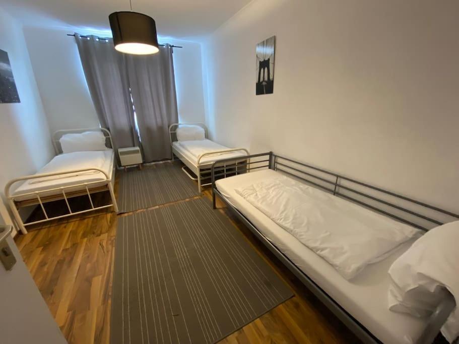 Apartment City Sued- 5 Zimmer_15 Personen _ Komplett_Eingerichtet Hambourg Extérieur photo