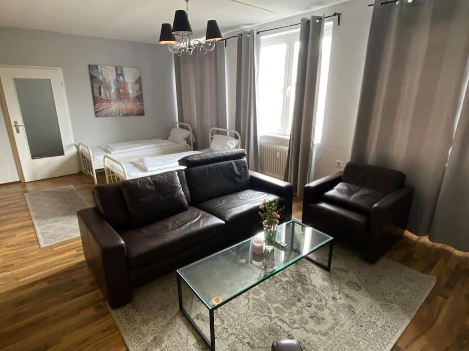 Apartment City Sued- 5 Zimmer_15 Personen _ Komplett_Eingerichtet Hambourg Extérieur photo