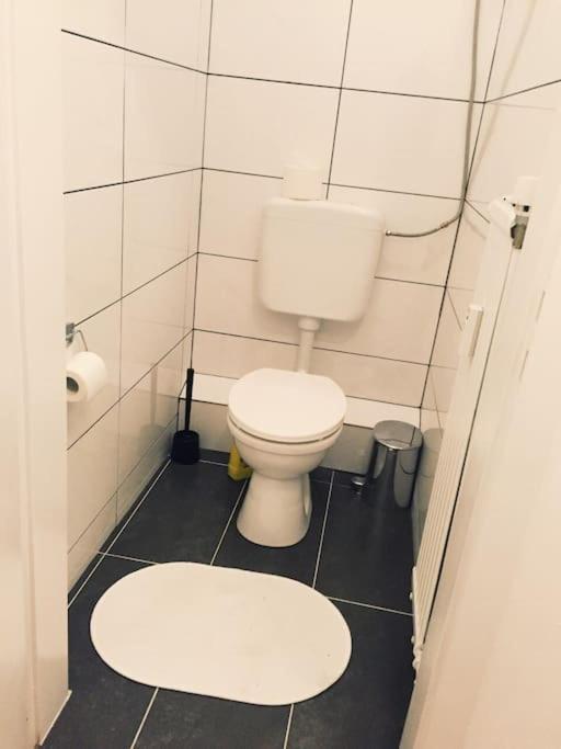 Apartment City Sued- 5 Zimmer_15 Personen _ Komplett_Eingerichtet Hambourg Extérieur photo