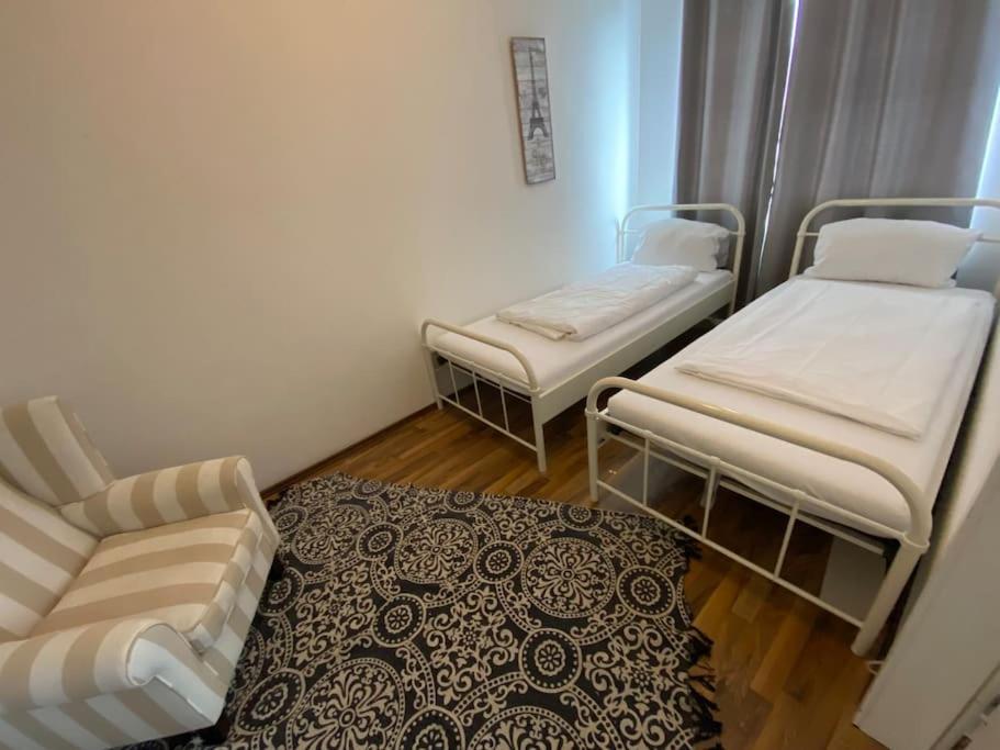Apartment City Sued- 5 Zimmer_15 Personen _ Komplett_Eingerichtet Hambourg Extérieur photo