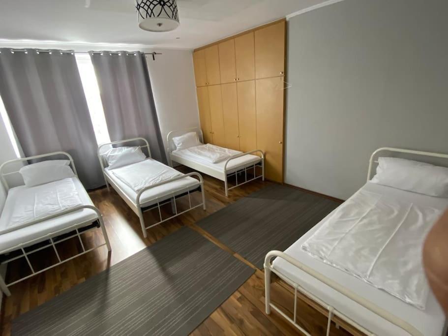 Apartment City Sued- 5 Zimmer_15 Personen _ Komplett_Eingerichtet Hambourg Extérieur photo